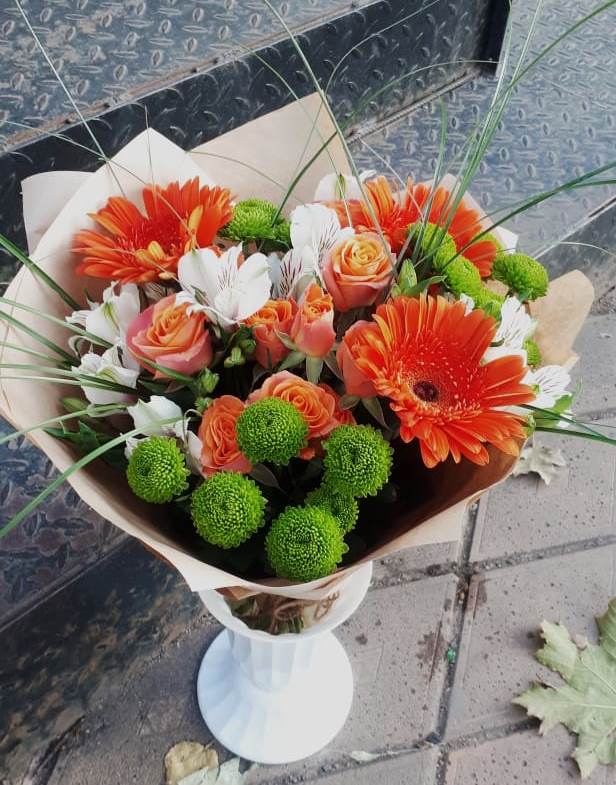 Букет цветов из: Герберы, Хризантемы, Альстромерии и Розы в Сальске