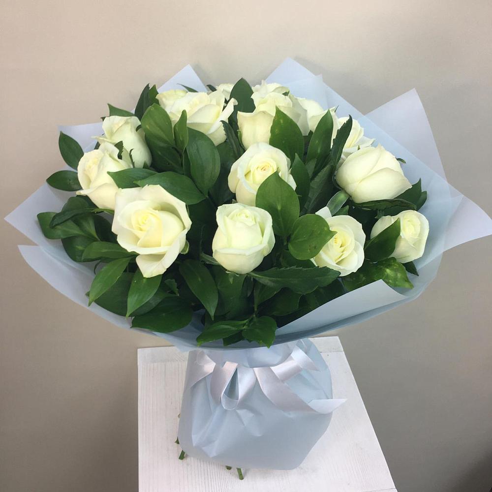 Букет 15 Белых роз Проуд в Сальске