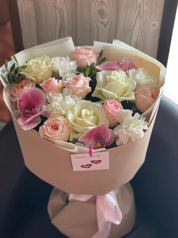 Букет цветов из: Орхидеи, Розы и Гвоздики в Сальске