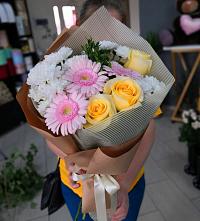 Букет цветов из:  Герберы, Розы и Хризантемы в Сальске