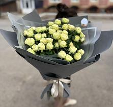 Букет Белые кустовые розы Солинеро в Сальске