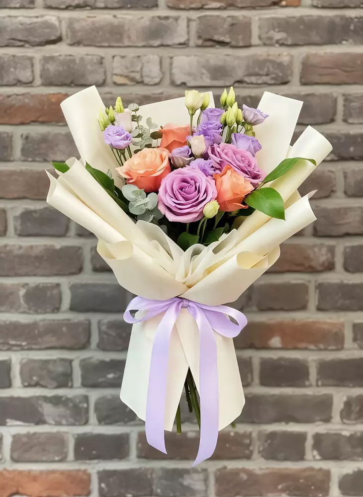 Букет цветов из: Лизиантусы и Розы в Сальске