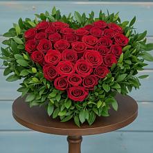 Цветочная композиция из Розы в виде сердца в Сальске