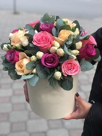 Цветочная композиция из Розы в шляпной коробке в Сальске