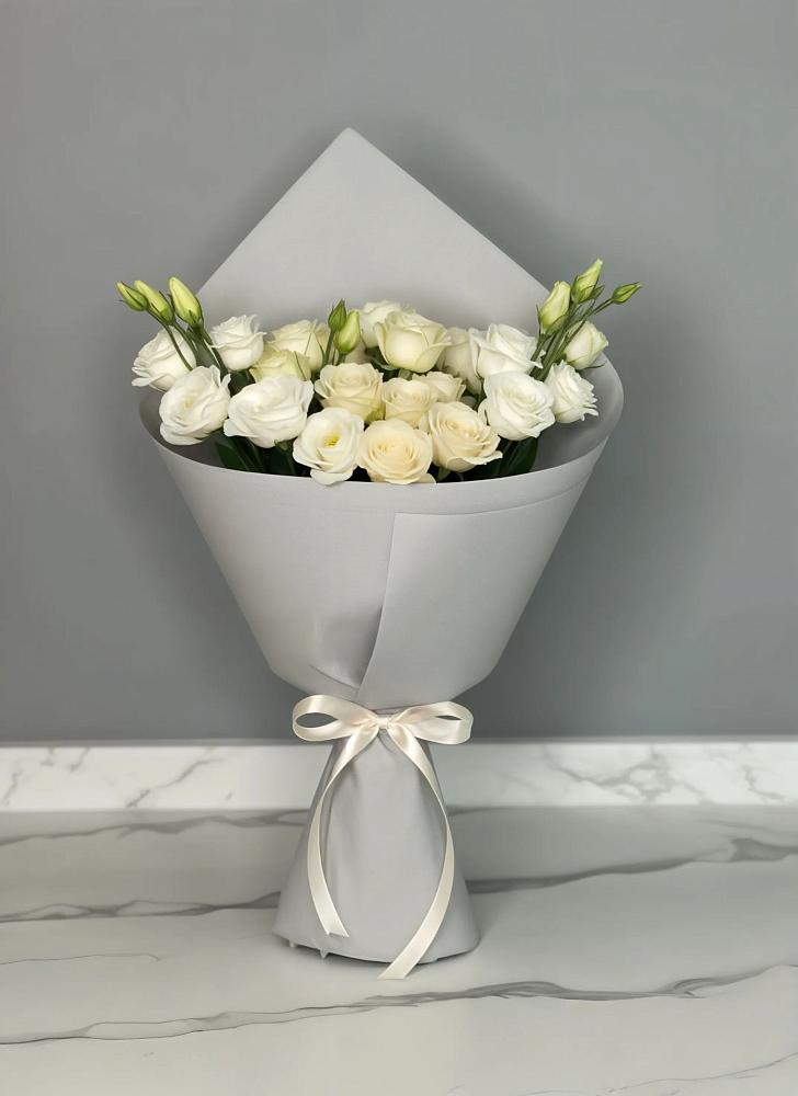 Букет цветов из: Розы и Лизиантусы в Сальске