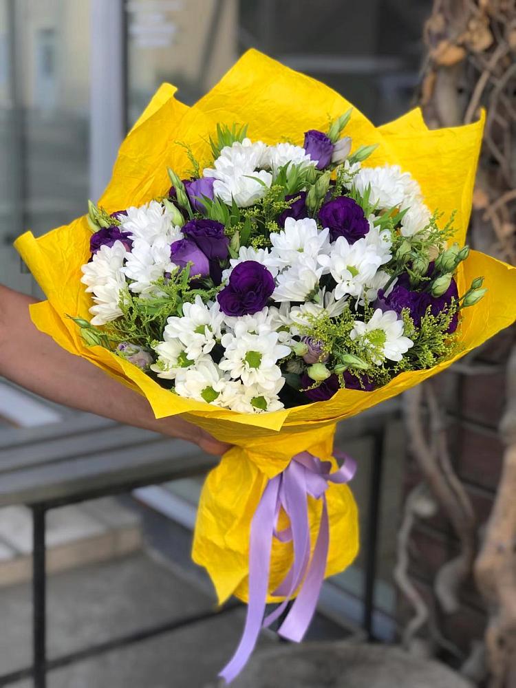 Букет цветов из: Ирисы, Хризантемы и Ромашки в Сальске