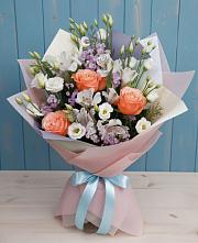 Букет цветов из:  Лизиантусы, Розы, Альстромерии и Гипсофила в Сальске