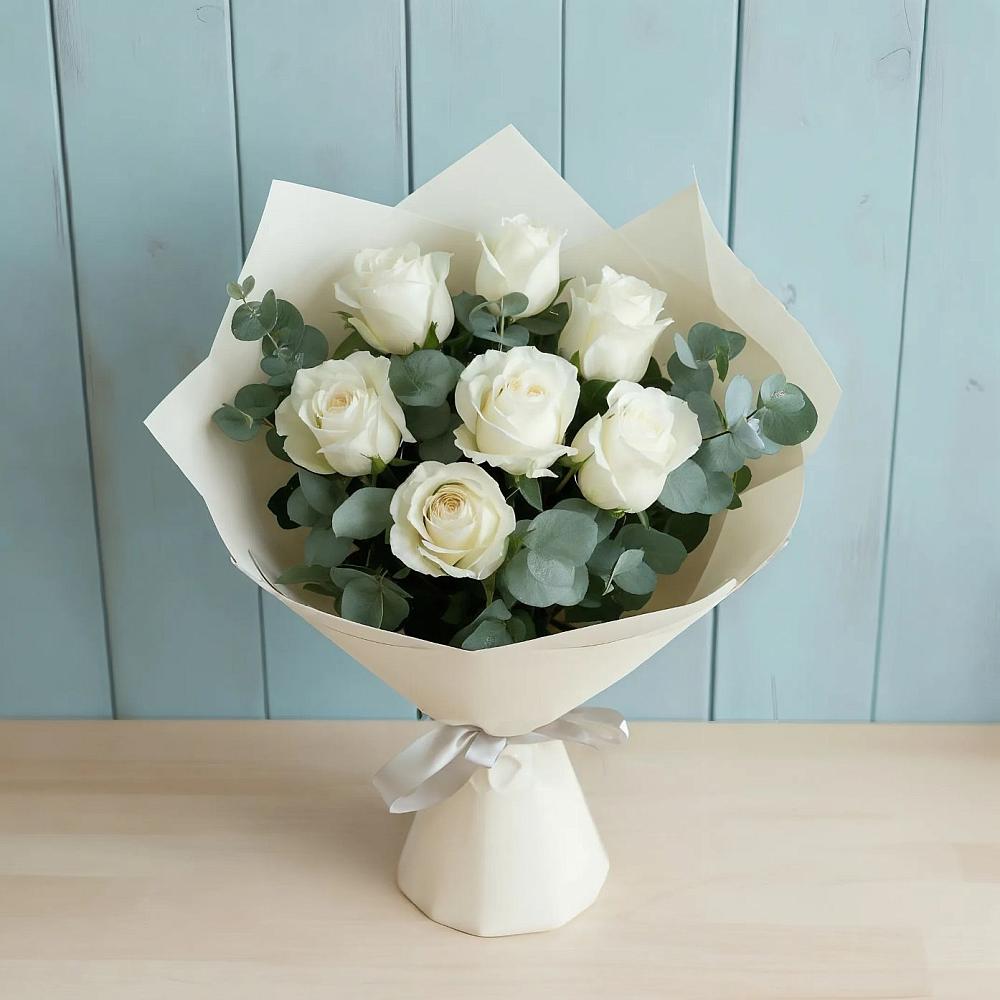 Букет Белые розы в Эвкалипте в Сальске