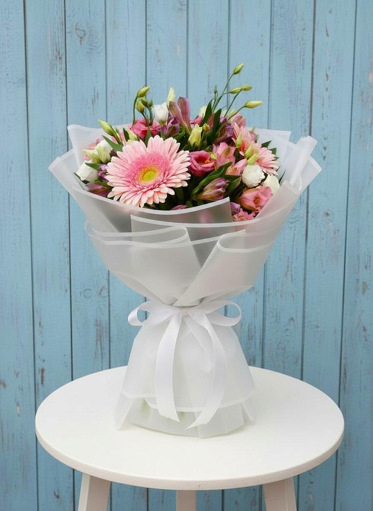 Букет цветов из: Герберы, Альстромерии и Лизиантусы в Сальске