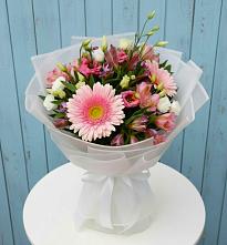 Букет цветов из:  Герберы, Альстромерии и Лизиантусы в Сальске
