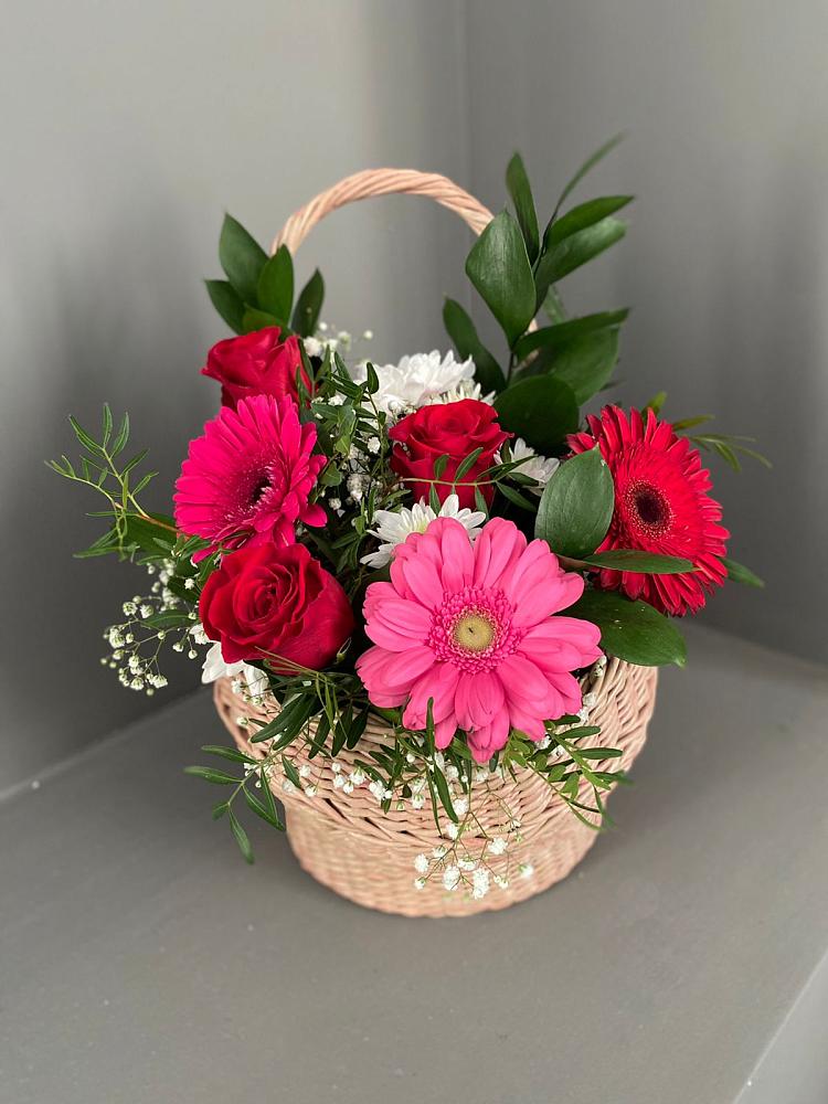 Цветочная композиция из Розы, Хризантемы и Герберы в корзине в Сальске