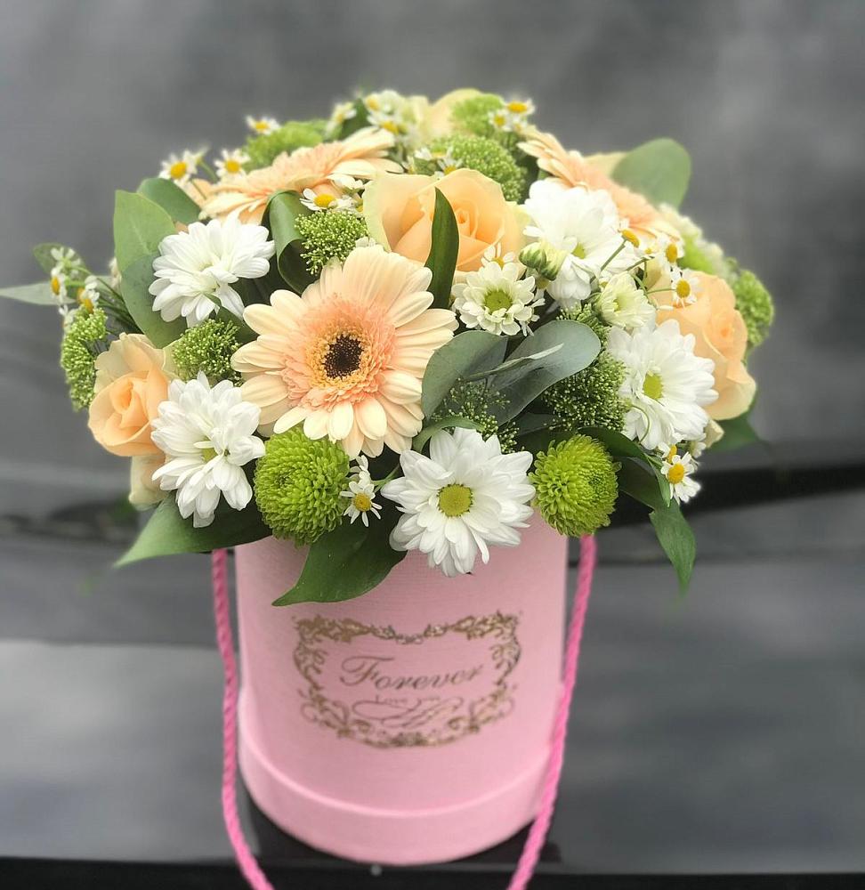 Цветочная композиция из Розы, Герберы и Хризантемы в шляпной коробке в Сальске