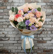 Букет цветов из:  Розы, Лизиантусы и Гвоздики в Сальске