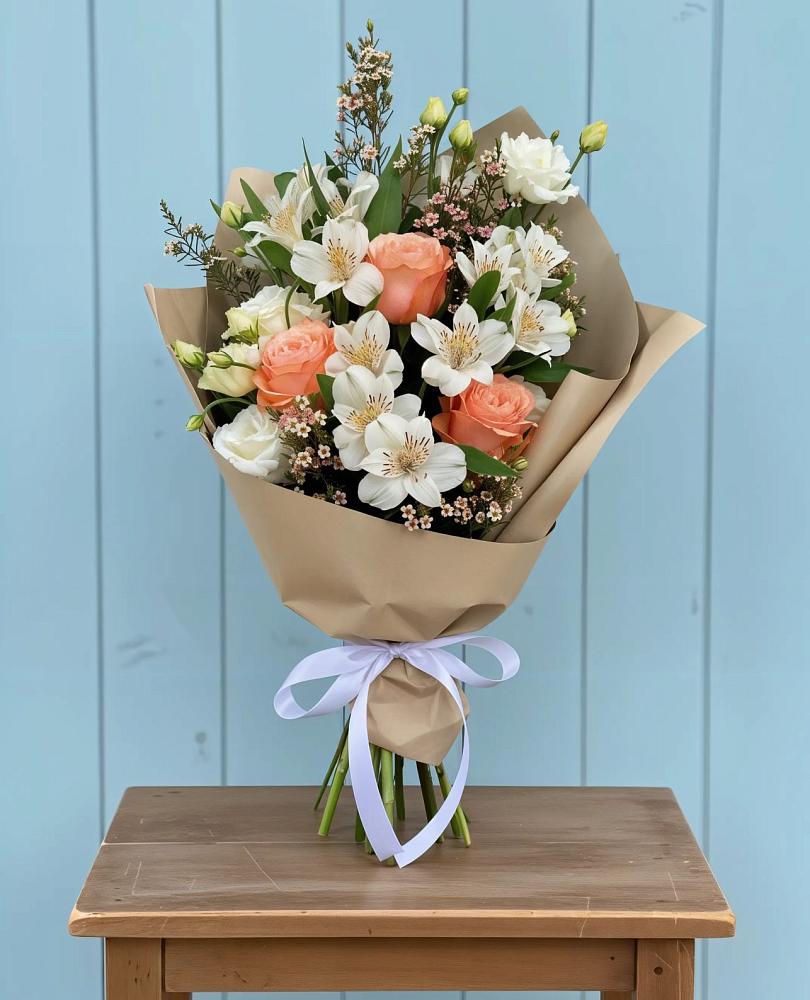 Букет цветов из: Альстромерии, Лизиантусы, Розы и Хризантемы в Сальске