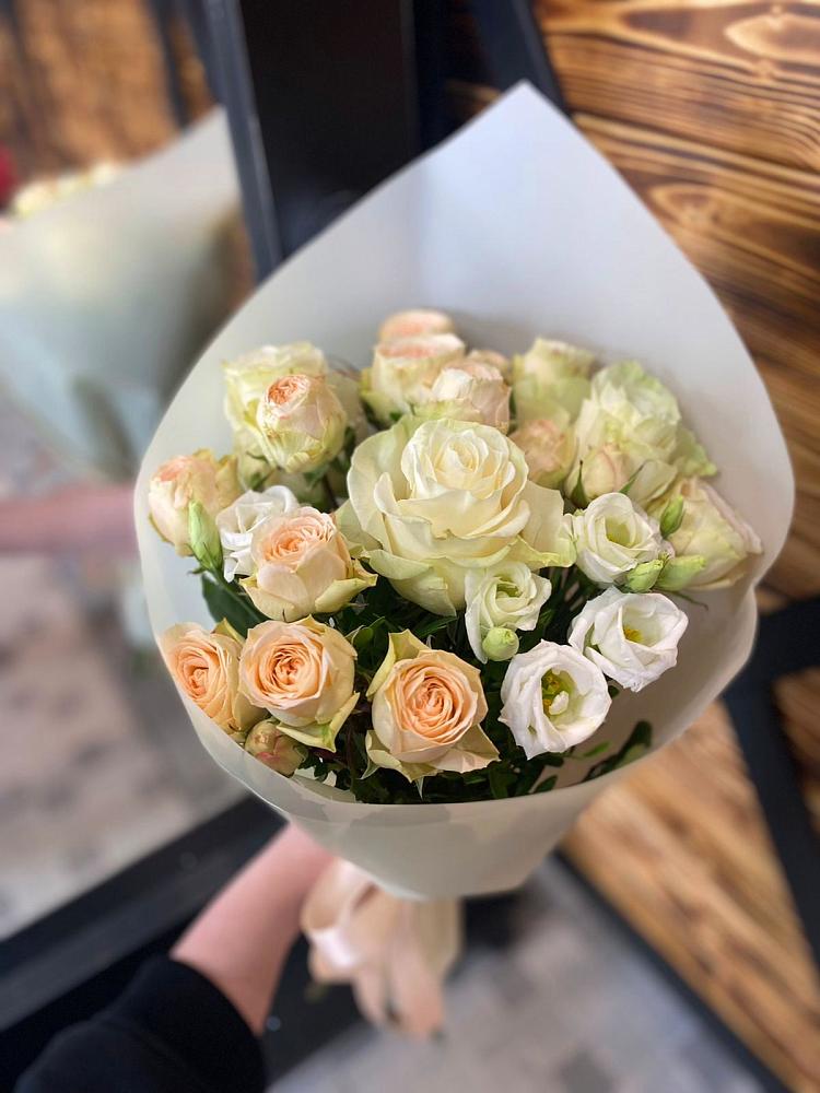 Букет цветов из: Розы и Лизиантусы в Сальске